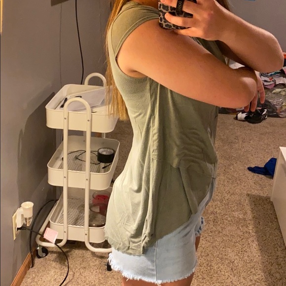 American Eagle top - Picture 2 of 2